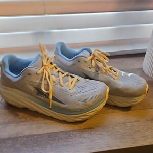 Altra Running Shoes Olympus Size 8.5